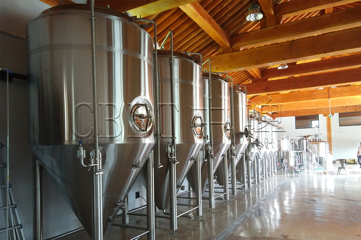 양조장에서 사용되는 발효 탱크의 종류는 몇 가지입니까?